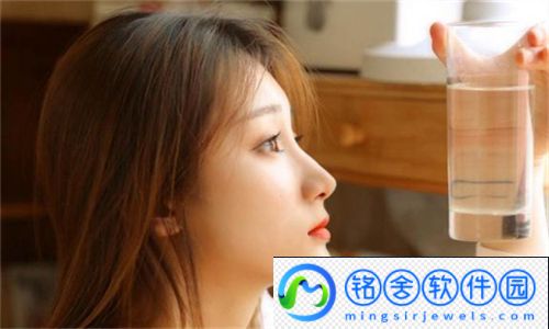 梅花开几度老张周梅-网友探讨：梅花背后的故事与情感交织