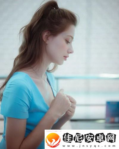 夫妻插秧38种方法图片大全笑声不断！网友：谁说插秧不是一门艺术！