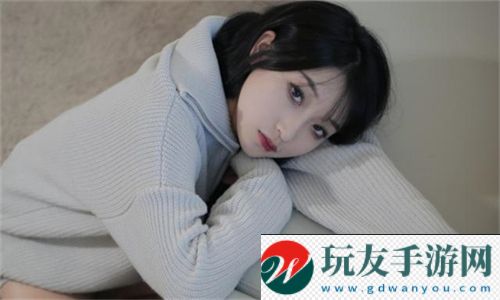 游泳馆里的两个教练孟月月——傲视群雄的游泳女神，平台上的热议话题！！