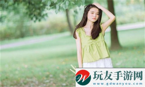 手游走在腿的最里面免费读让你畅游游戏世界之旅，粉丝们的一致追捧！