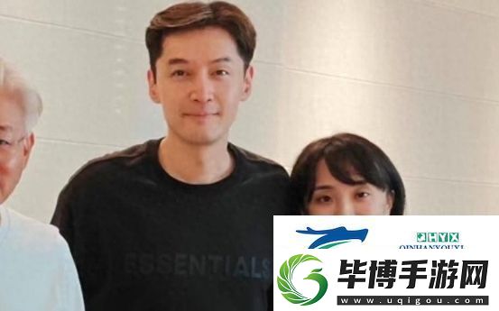 42岁胡歌罕见秀恩爱-晒与妻子合照-互动亲密太幸福-好有夫妻相 